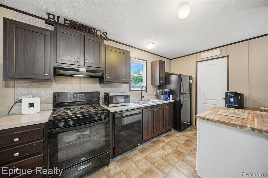 48580 Pineview Drive, Shelby Twp, MI 48317 — Photo 9