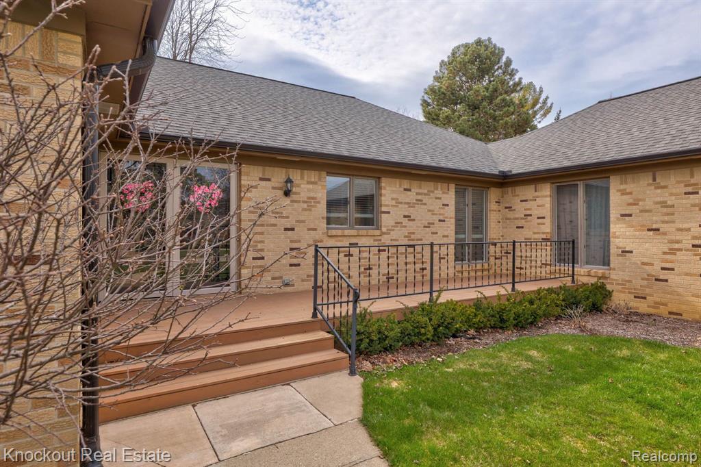 9350 OAKMONT Drive, Grand Blanc, MI 48439 — Photo 6