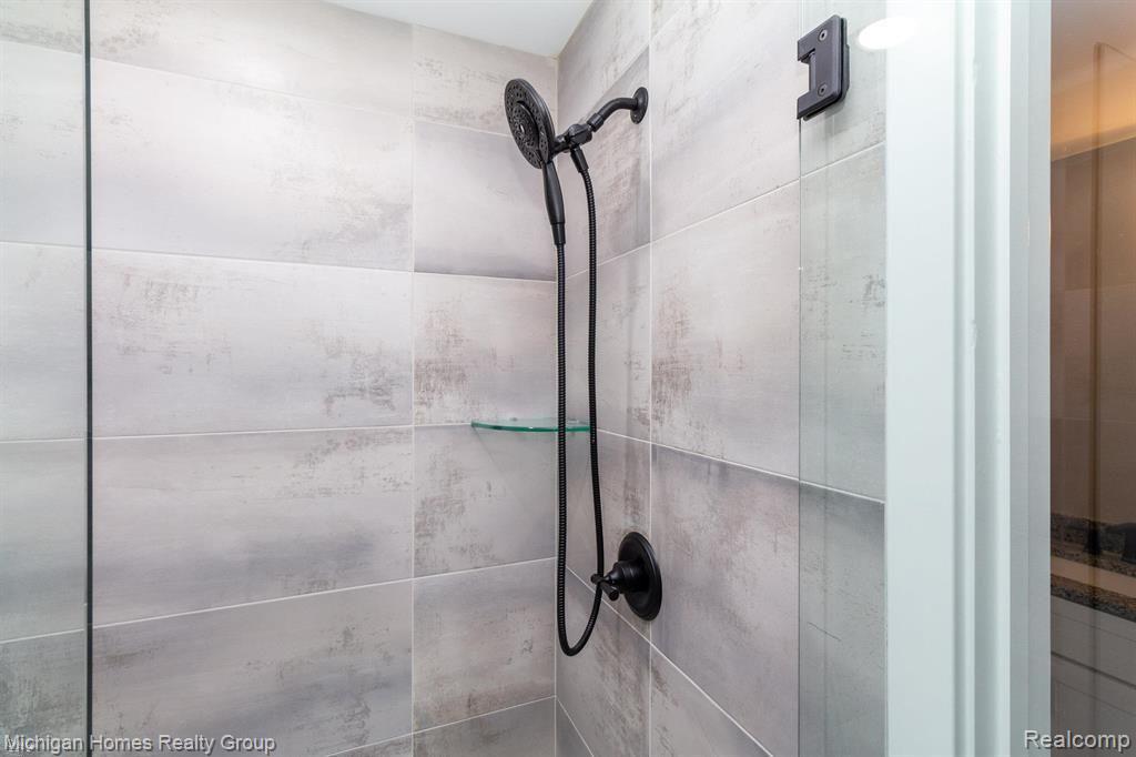 2910 LOON Drive, Wixom, MI 48393 — Photo 80