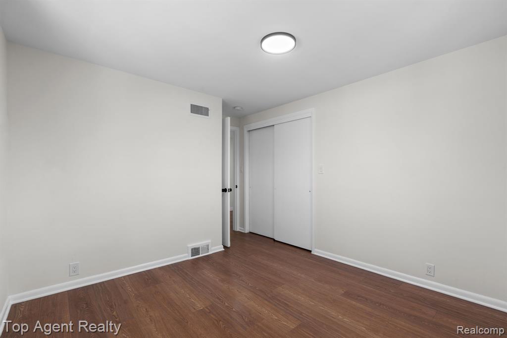 23701 Marlow Street, Oak Park, MI 48237 — Photo 30