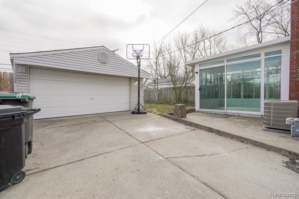 5943 FELLRATH Street, Taylor, MI 48180 — Photo 5