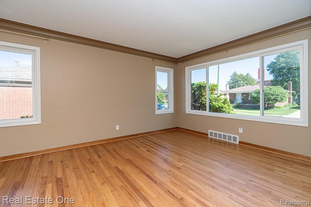 8272 Racine Road, Warren, MI 48093 — Photo 7