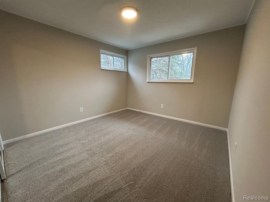 400 WOLFE Road, Ortonville, MI 48462 — Photo 17