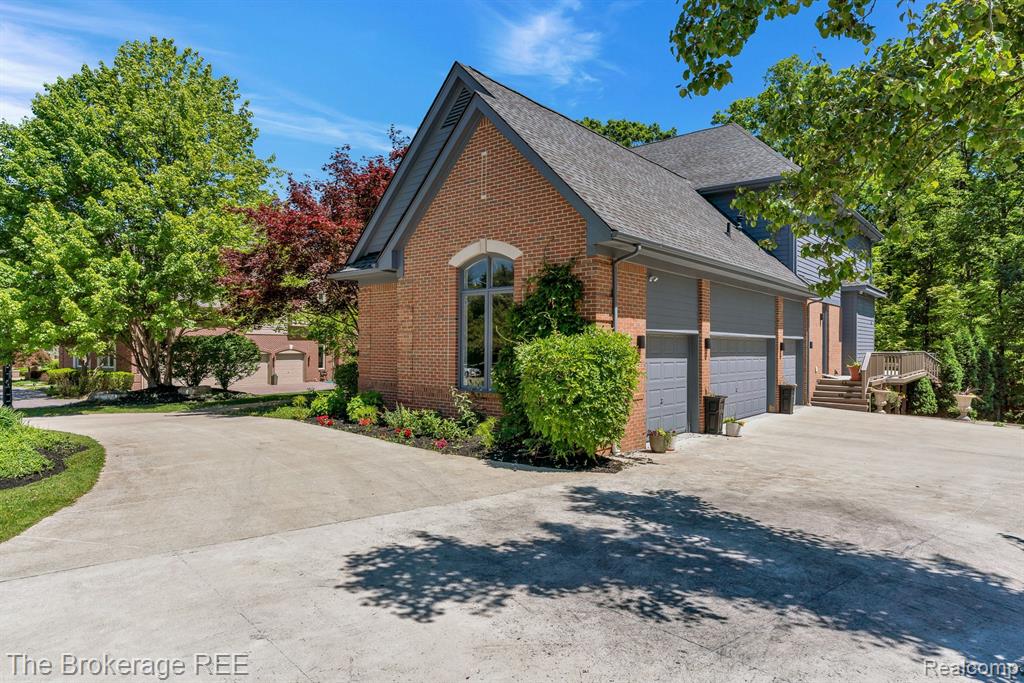 6995 HAWK WOODS Court, West Bloomfield, MI — front exterior