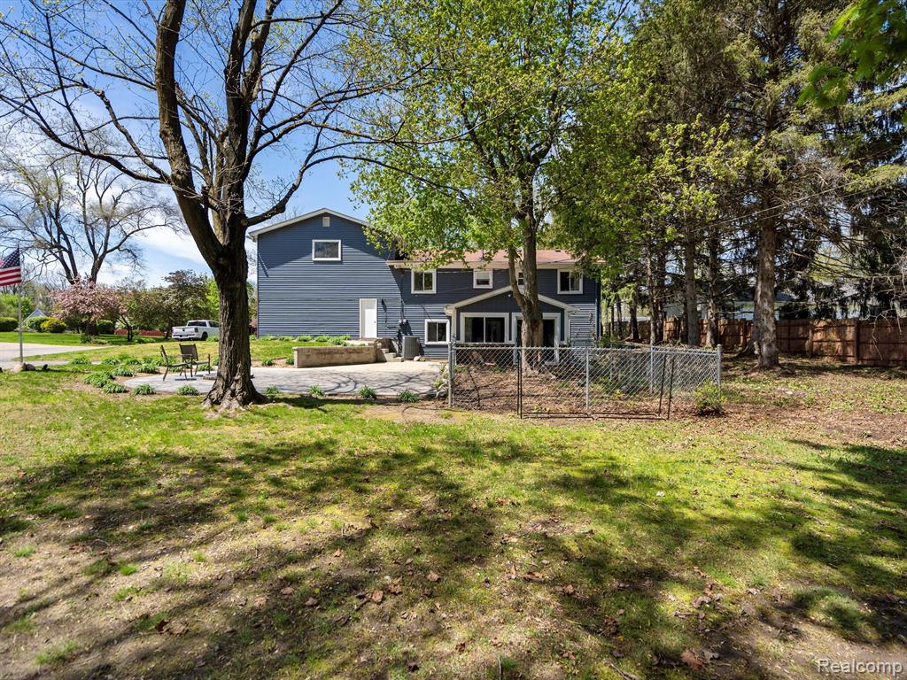 579 S HOSPITAL Road, Waterford, MI 48327 — Photo 38