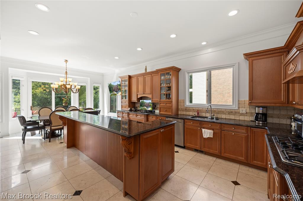 5679 Branford Drive, West Bloomfield, MI — Photo 18
