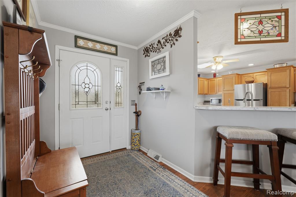11186 Chestnut Hill Court, South Lyon, MI 48178 — Photo 4