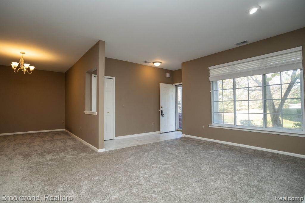 5829 TWIN OAKS Drive, Sterling Heights, MI 48314 — Photo 6