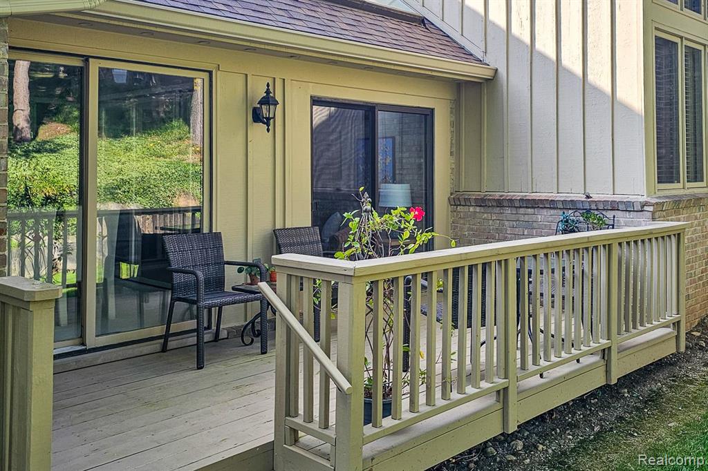 2462 HICKORY GLEN Drive, Bloomfield Hills, MI 48304 — Photo 26
