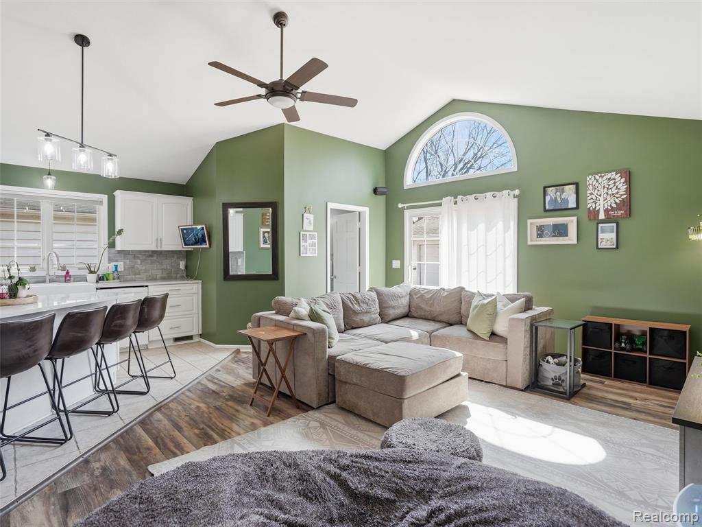 2073 Lochmoor Boulevard, Grosse Pointe Woods, MI 48236 — Photo 22
