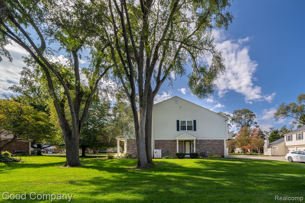 2068 Hidden Meadows Drive, unit D, Walled Lake, MI 48390 — Photo 25