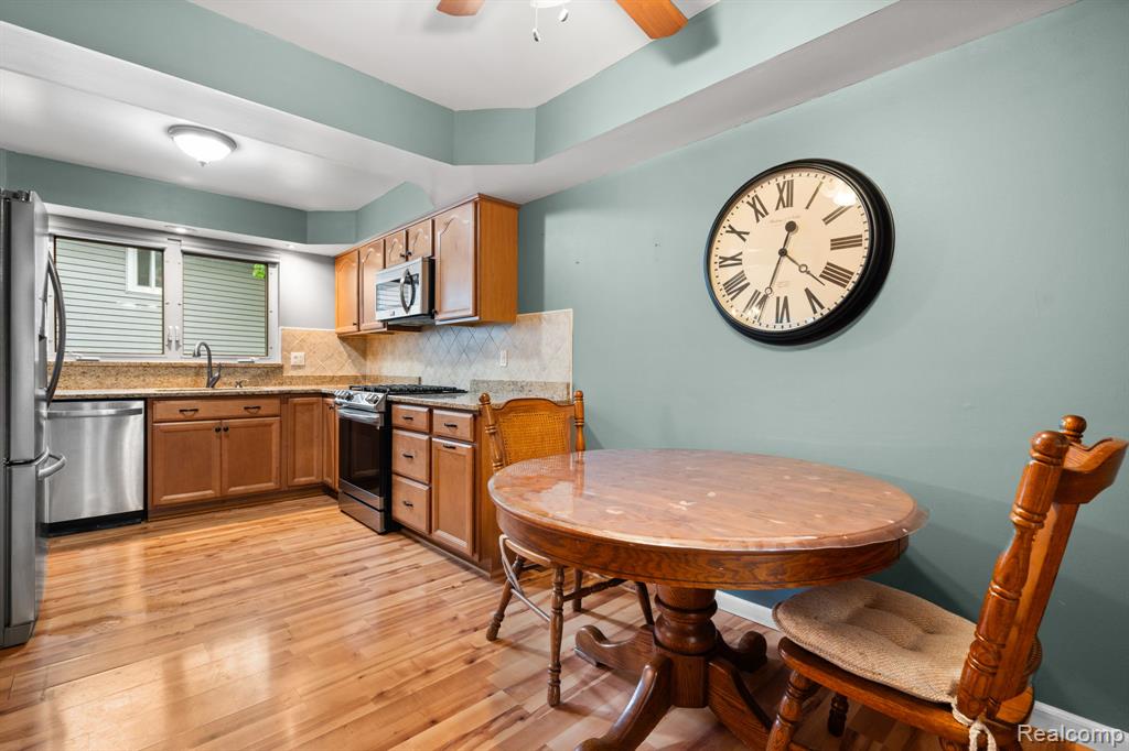 44089 Harsdale Drive, Canton, MI 48187 — Photo 8