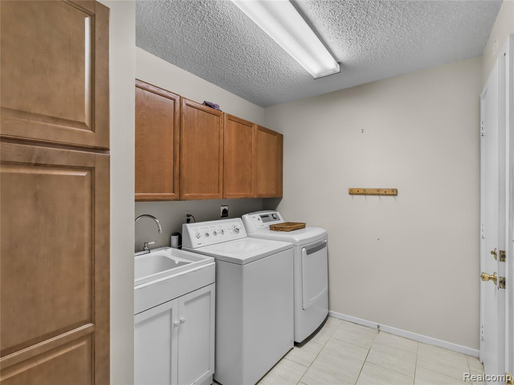 7113 Elmhurst, West Bloomfield, MI — Photo 20