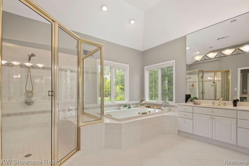 6061 TURNBERRY Drive, Commerce Twp, MI 48382 — Photo 34