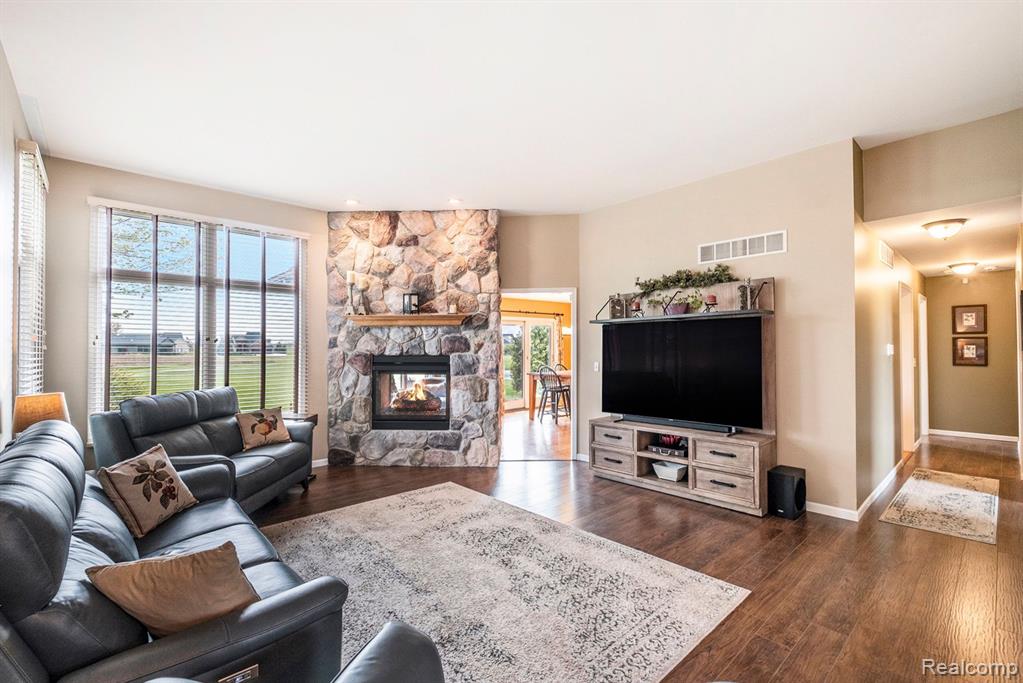9128 WOODRIDGE Drive, Davison, MI 48423 — Photo 10