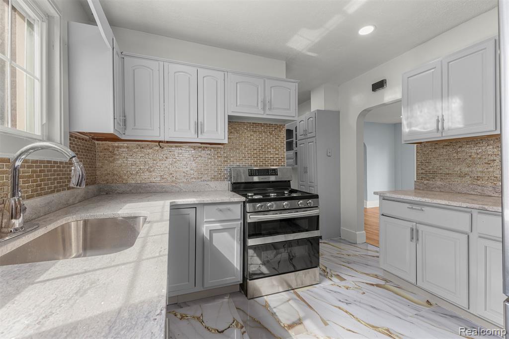 7830 Miller Road, Dearborn, MI 48126 — Photo 17