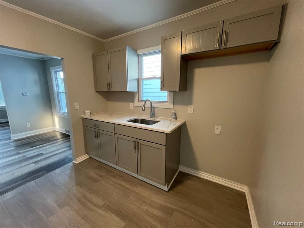 8041 STERLING, Center Line, MI 48015 — Photo 5