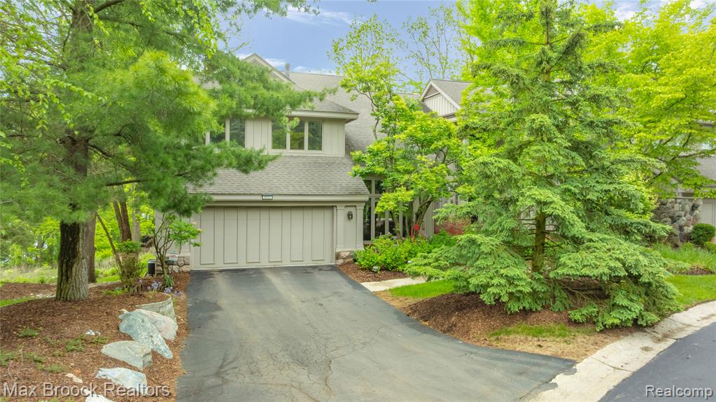 4933 Woodcliff Hill Road N, West Bloomfield, MI 48323 — Photo 42
