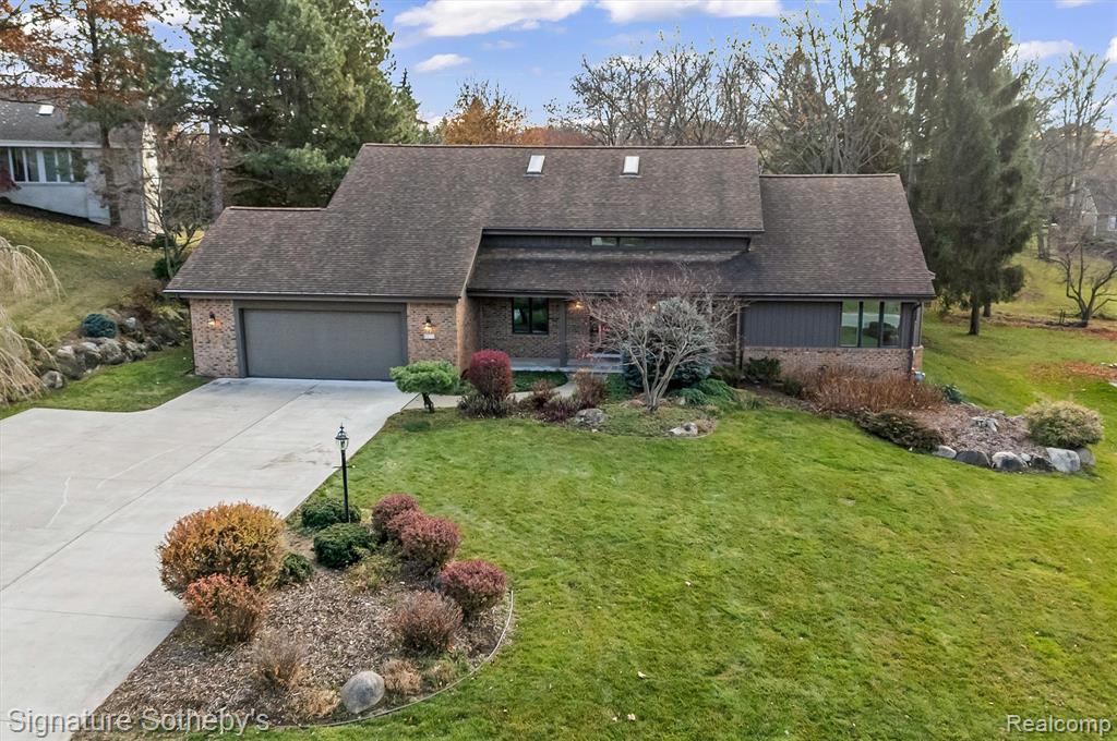 6571 Deer Ridge Drive, Clarkston, MI 48348 — front exterior