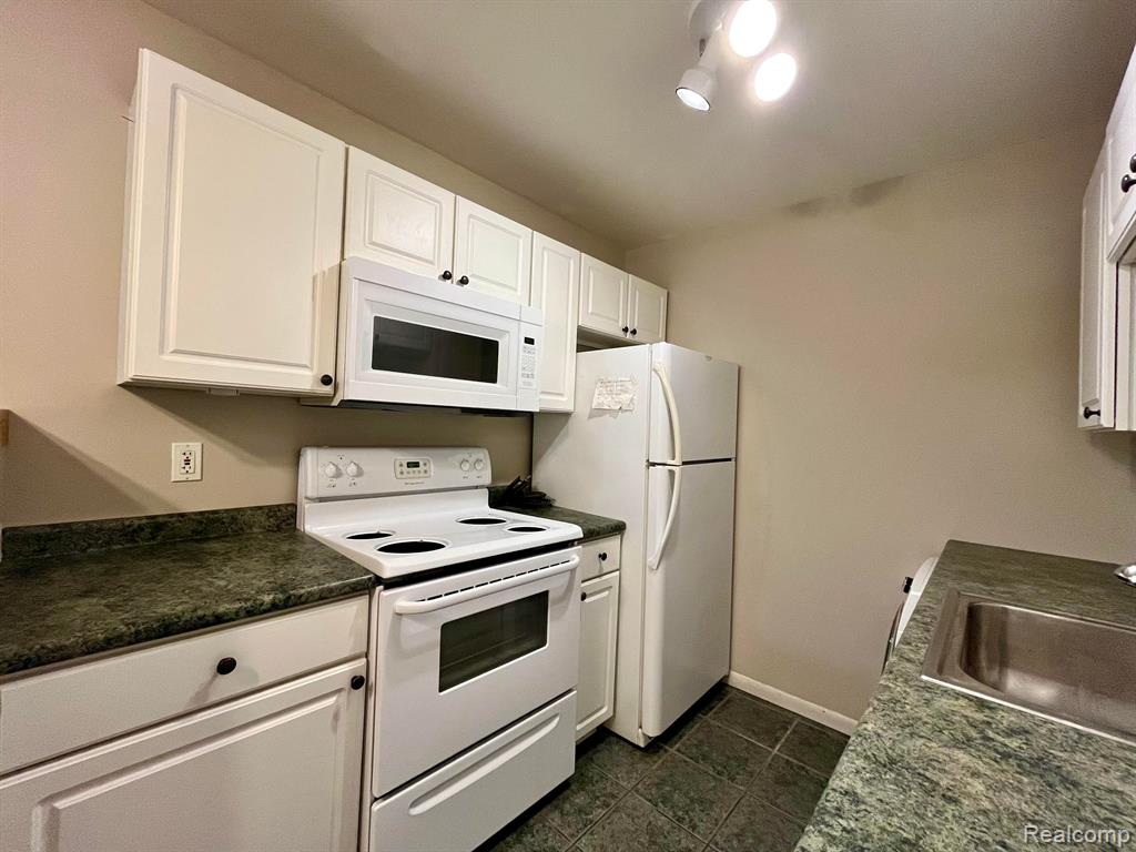 9999 ALLEN POINTE Drive, Allen Park, MI 48101 — Photo 11