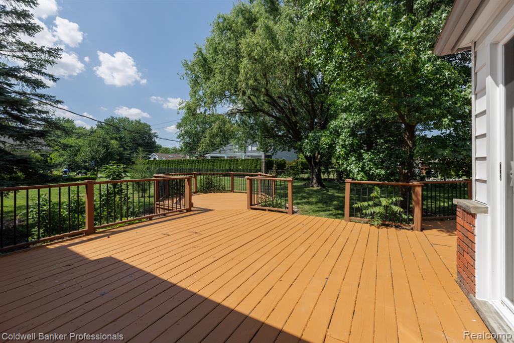 1416 N Renaud Road, Grosse Pointe Woods, MI 48236 — Photo 16