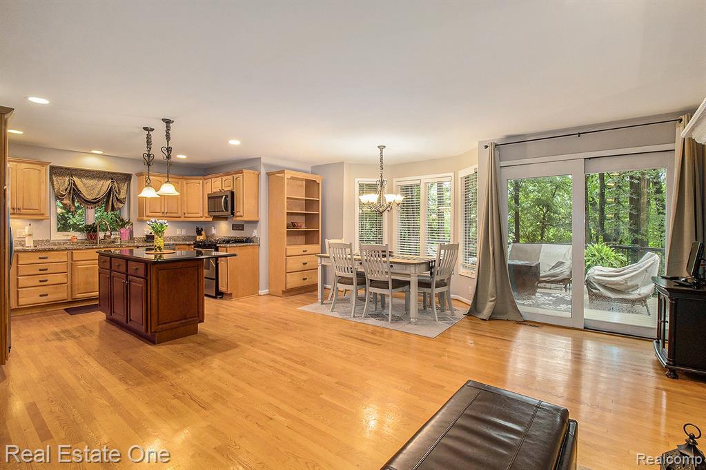 9832 Kingston Ridge, Clarkston, MI 48348 — Photo 16