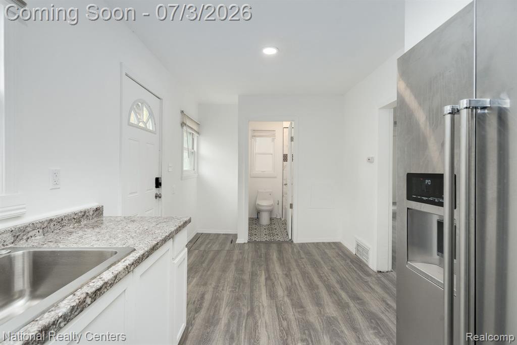 8104 Jackson Avenue, Warren, MI 48089 — Photo 11