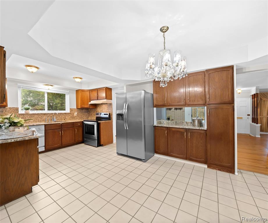 7330 Pointe Drive, Canton, MI 48187 — Photo 13
