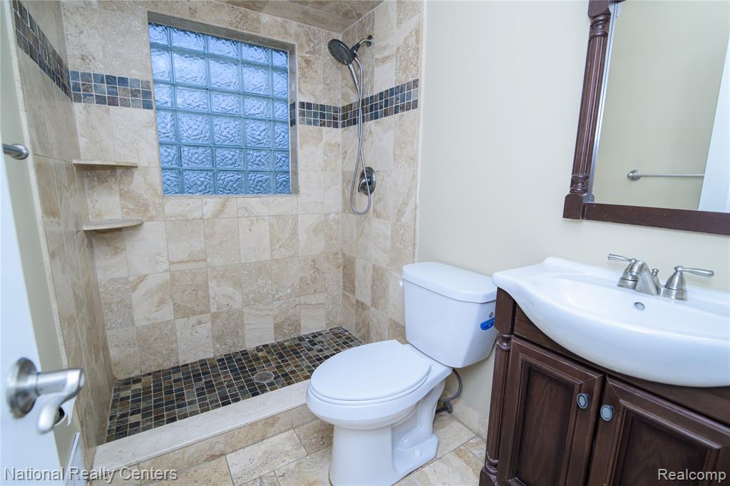 47337 Winthrop Street, Shelby Twp, MI 48317 — Photo 16