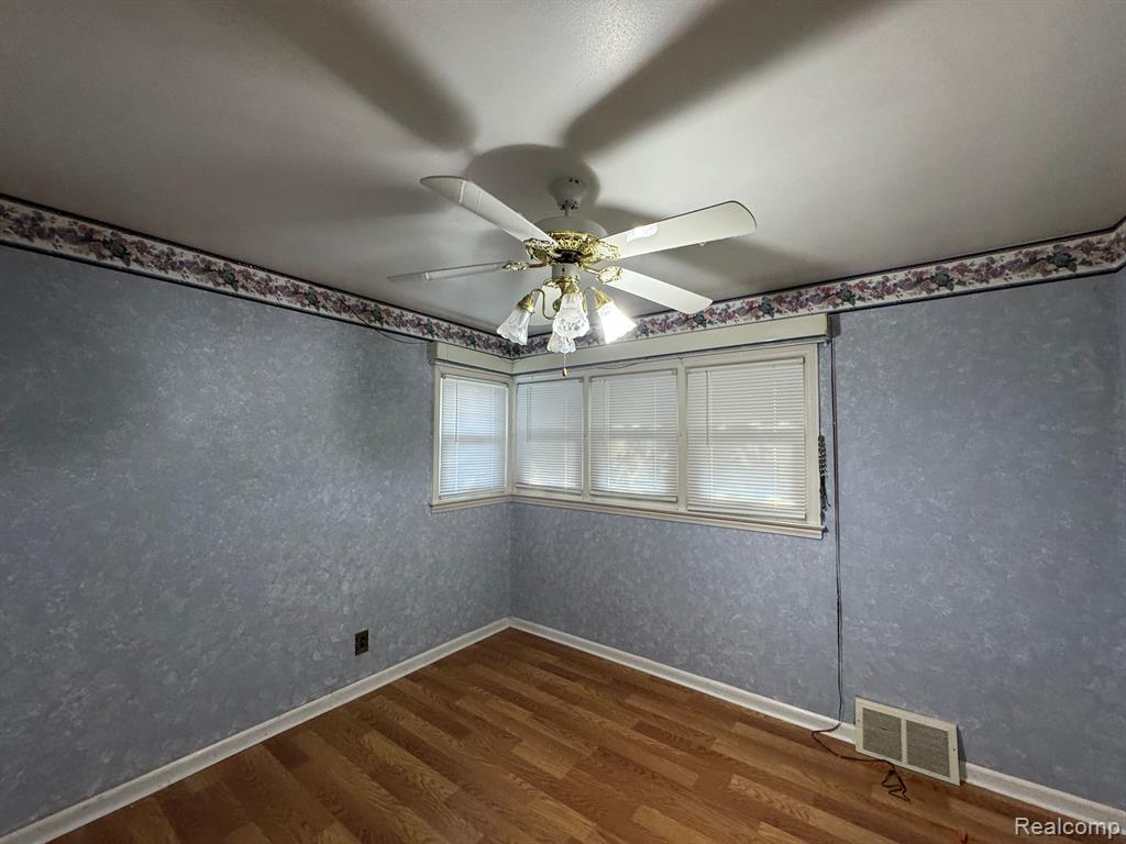 6922 MAYBURN Street, Dearborn Heights, MI 48127 — Photo 6
