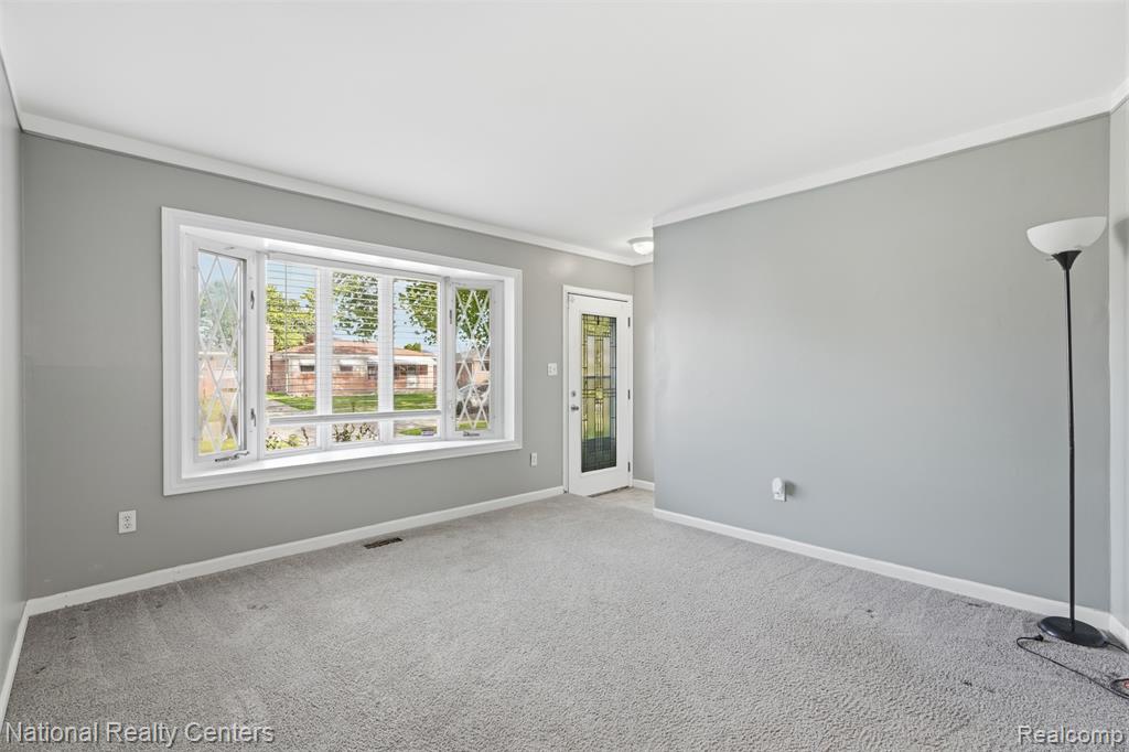 16021 Dugan Street, Roseville, MI 48066 — Photo 7