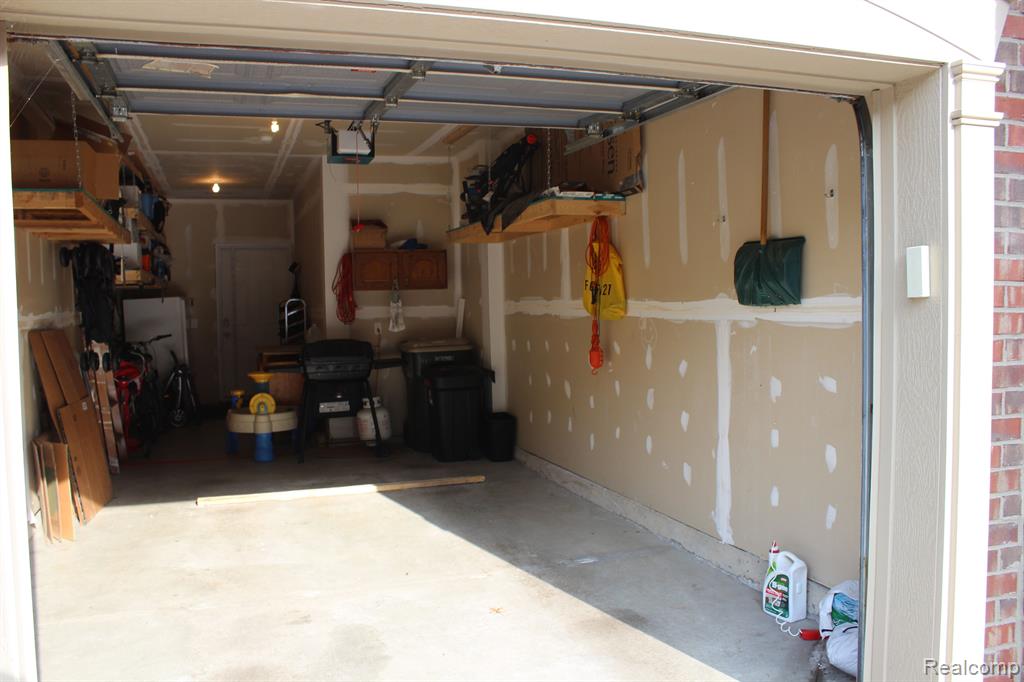 47640 PEMBROKE Drive, Canton, MI 48188 — Photo 26
