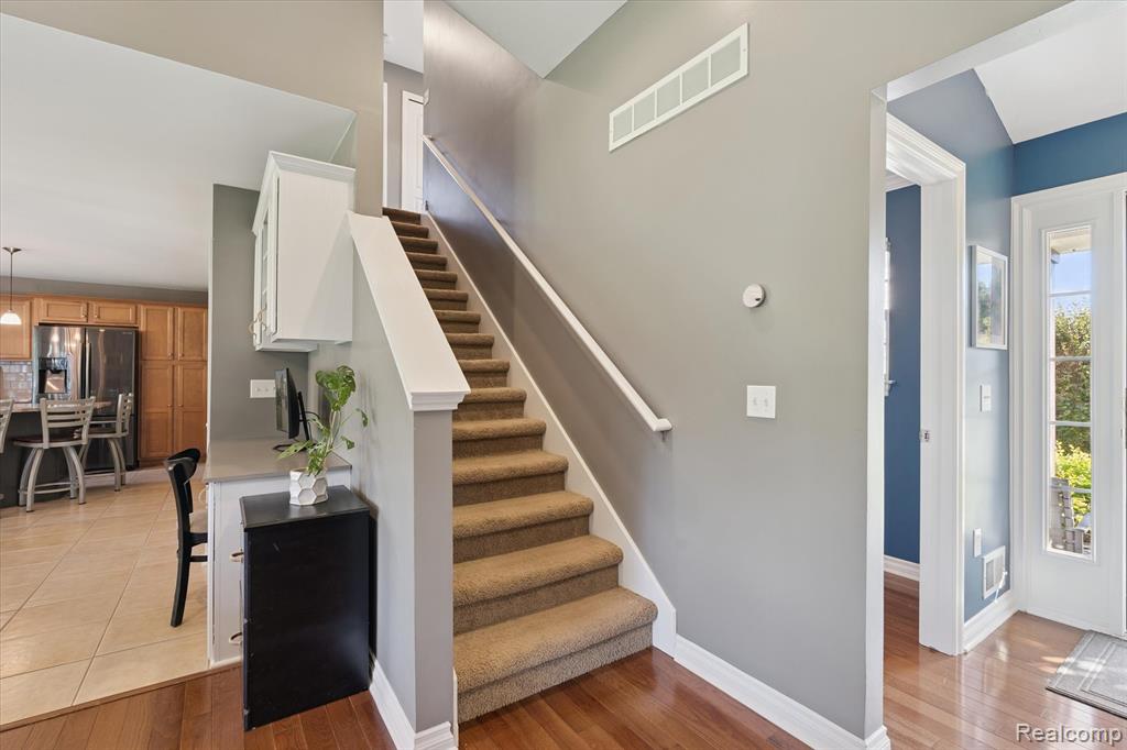 7056 Glenmeadow Court, Grand Blanc, MI 48439 — Photo 10