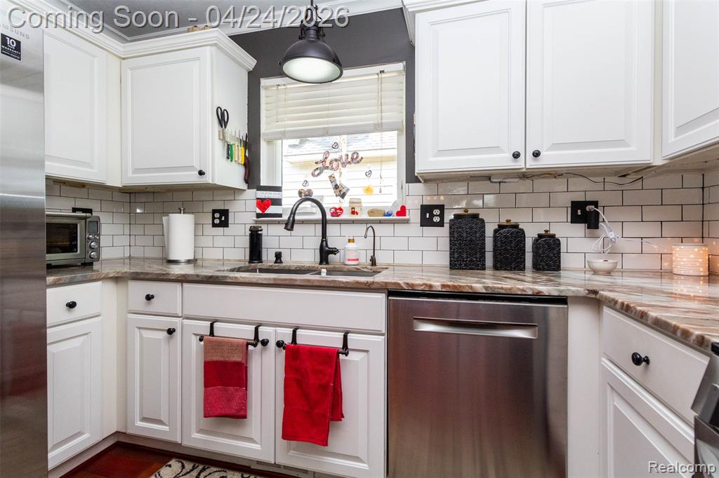 653 Chestnut Street, Wyandotte, MI 48192 — Photo 21