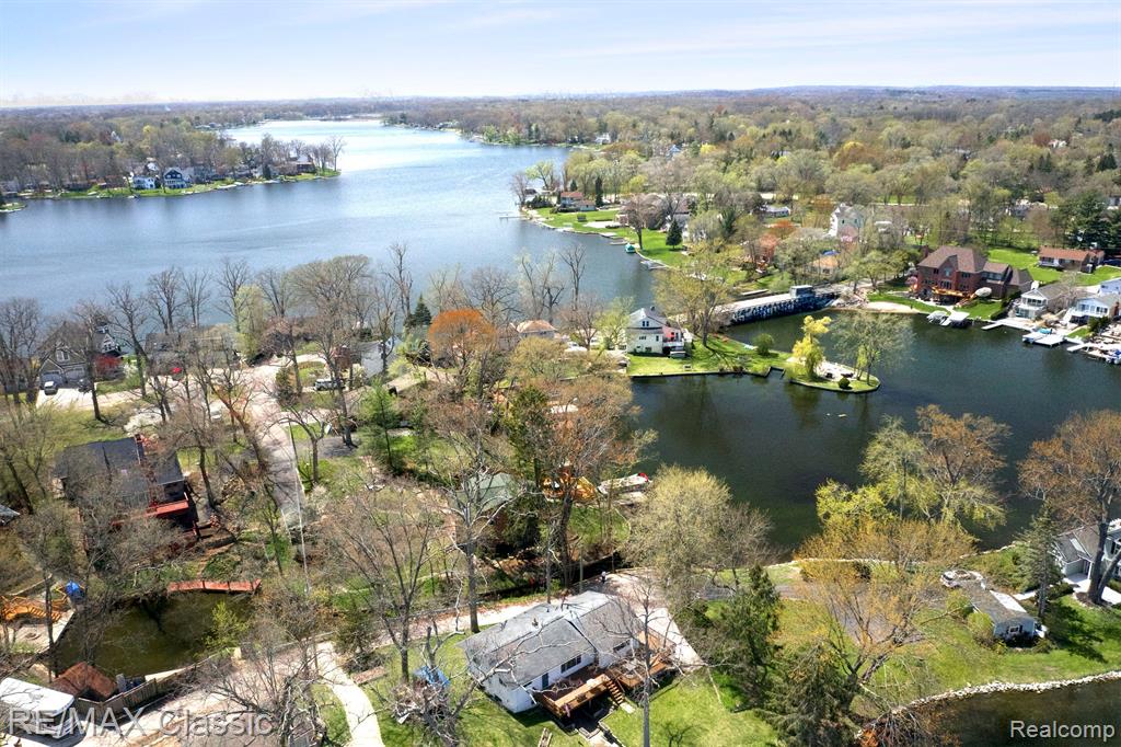 260 Oak Island Drive, Wolverine Lake, MI 48390 — Photo 38