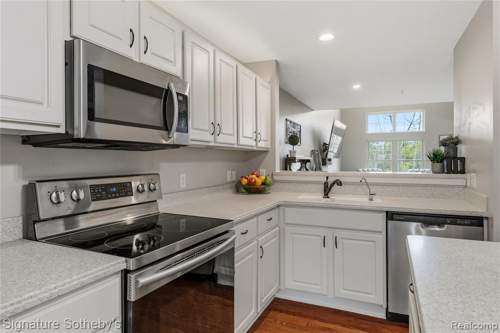 601 Village Lane, Milford, MI 48381 — Photo 18