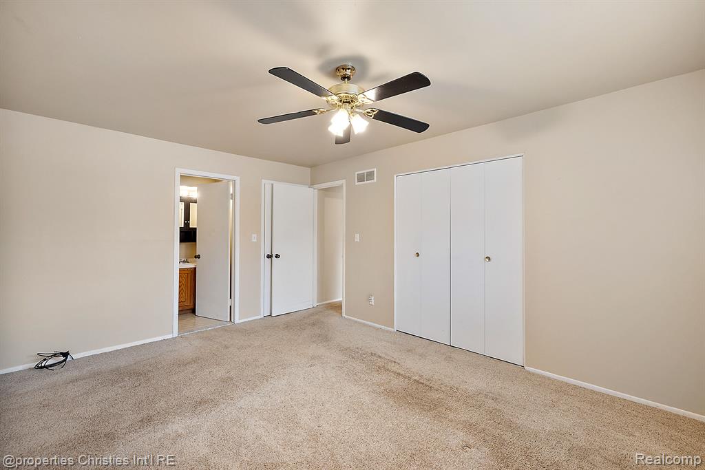 636 E FOX HILLS Drive, Bloomfield Hills, MI 48304 — Photo 22