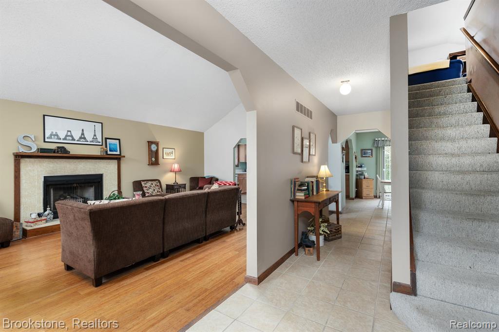 4121 CRYSTAL Street, West Bloomfield, MI 48323 — Photo 5