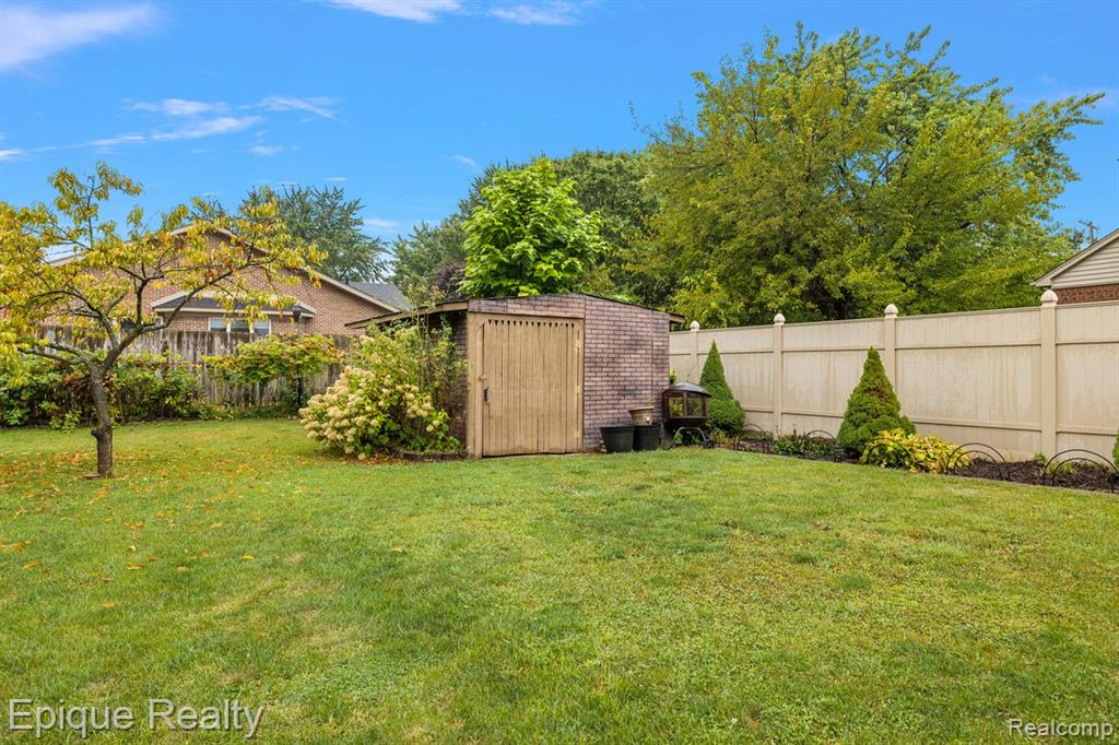 4527 Rochester Road, Troy, MI 48085 — Photo 12