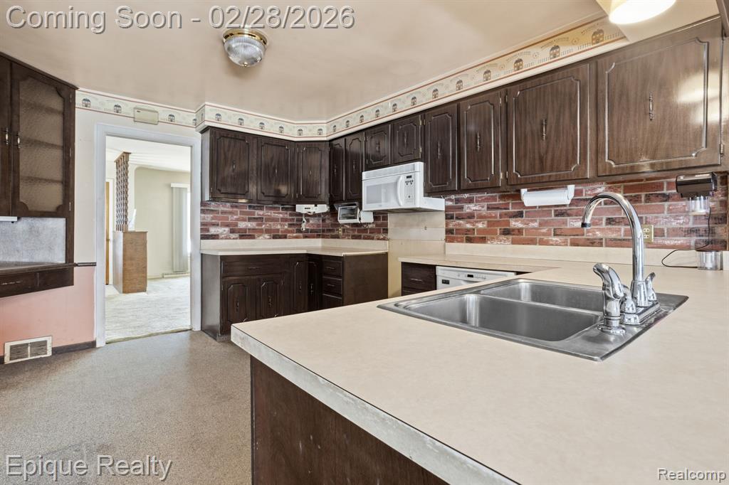 2480 Brownwood Drive, Port Huron, MI 48060 — Photo 9