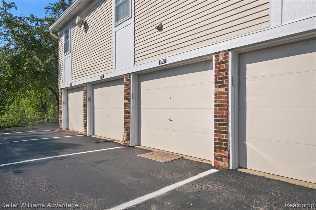 42105 Roscommon Street, Novi, MI 48167 — Photo 40