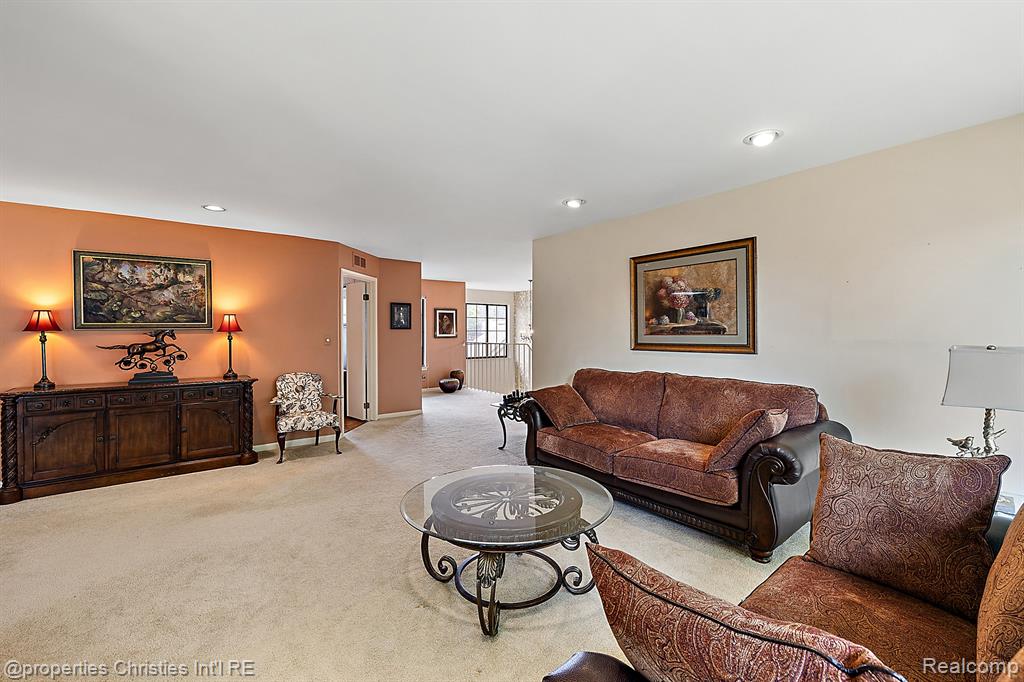 7460 PEBBLE Lane, West Bloomfield, MI — Photo 8