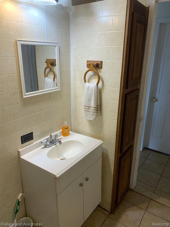 8407 SMITHS CREEK Road, Wales, MI — Photo 5