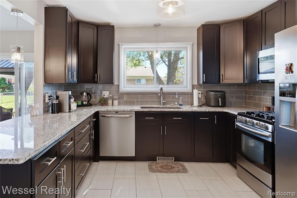 47400 Sanborn Drive, Macomb, MI 48044 — Photo 8