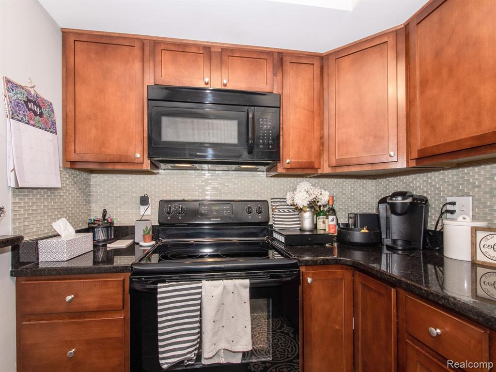 621 E Lincoln Avenue, Royal Oak, MI 48067 — Photo 14