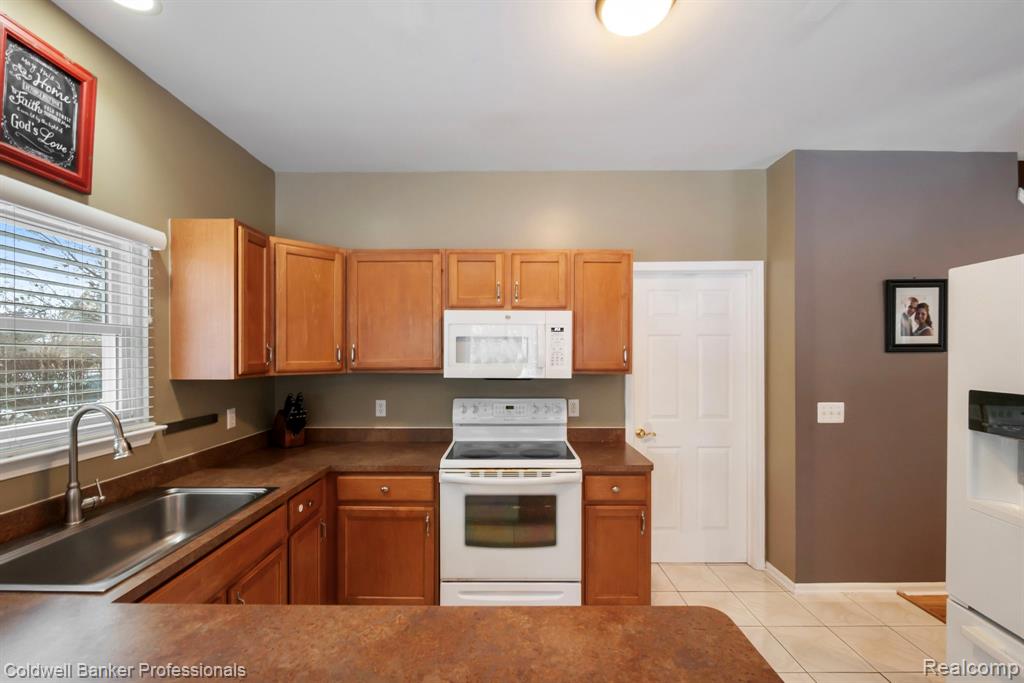 8525 Barrington Drive, Ypsilanti, MI 48198 — Photo 20