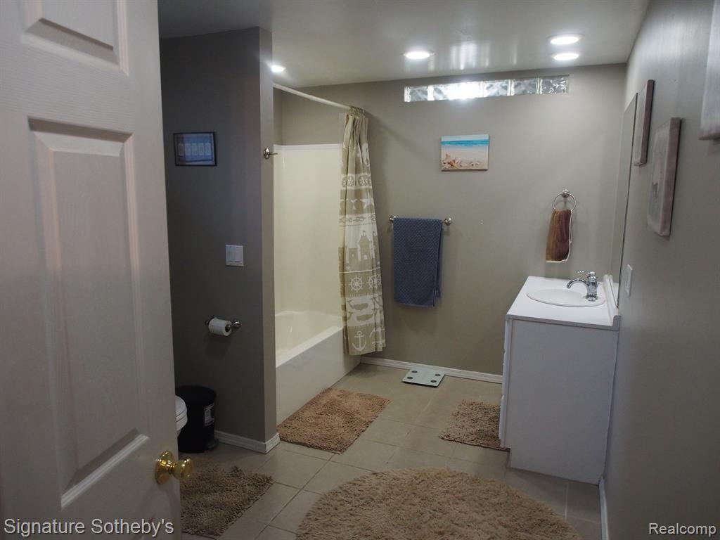 443 MARION Avenue, Waterford, MI 48328 — Photo 10