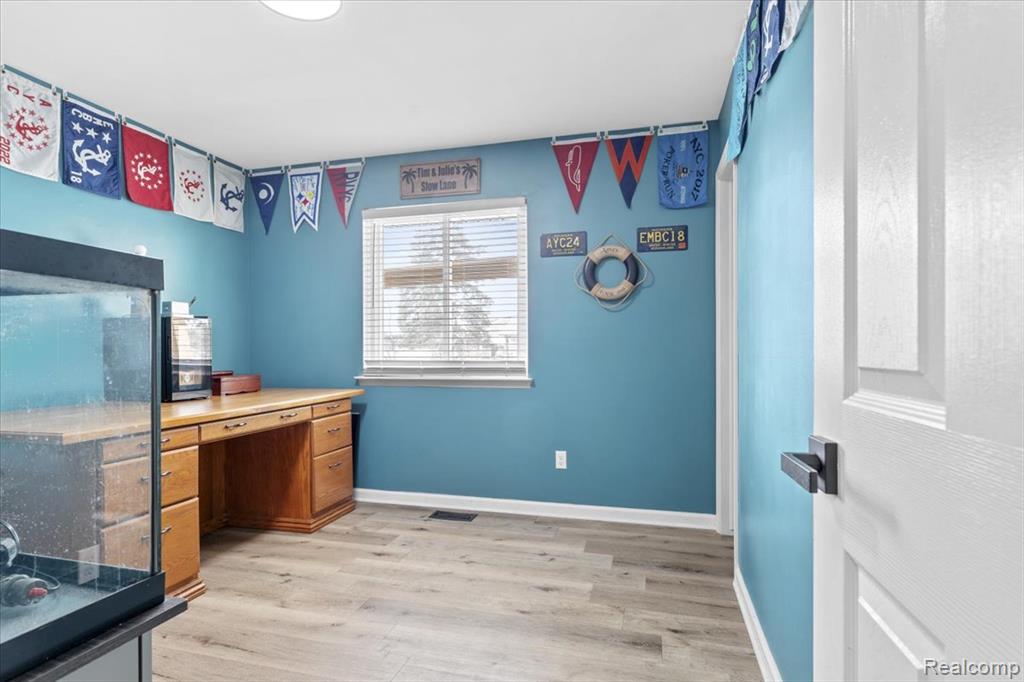 21526 E Chipmunk Trail, Woodhaven, MI 48183 — Photo 14