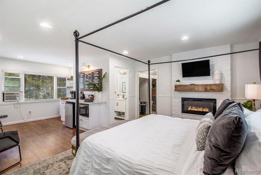 155 N Main Street, Clarkston, MI, 00000