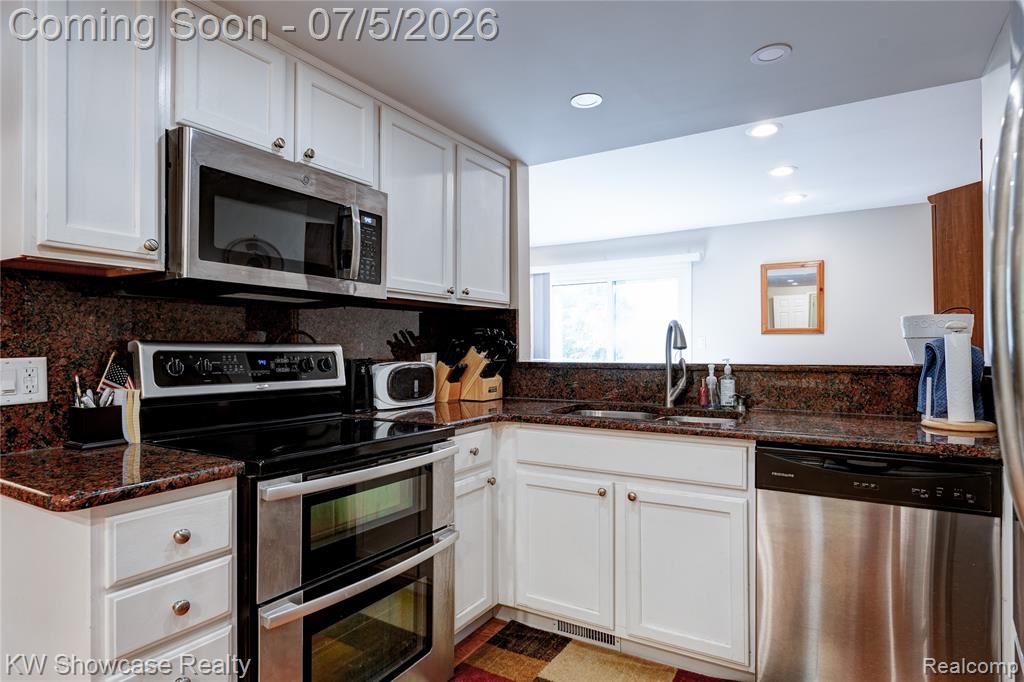 5666 Drake Hollow Drive E, West Bloomfield, MI — Photo 5
